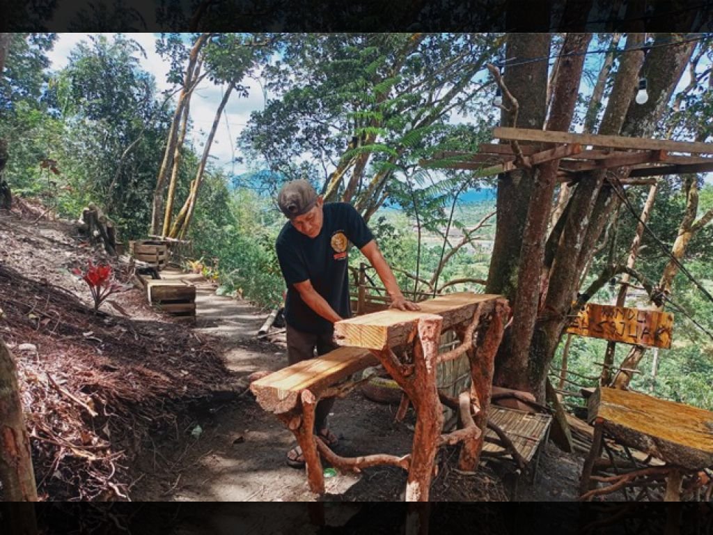 Dafri Aciak, Bekas Supir, Penata Taman Rindu Katinggian