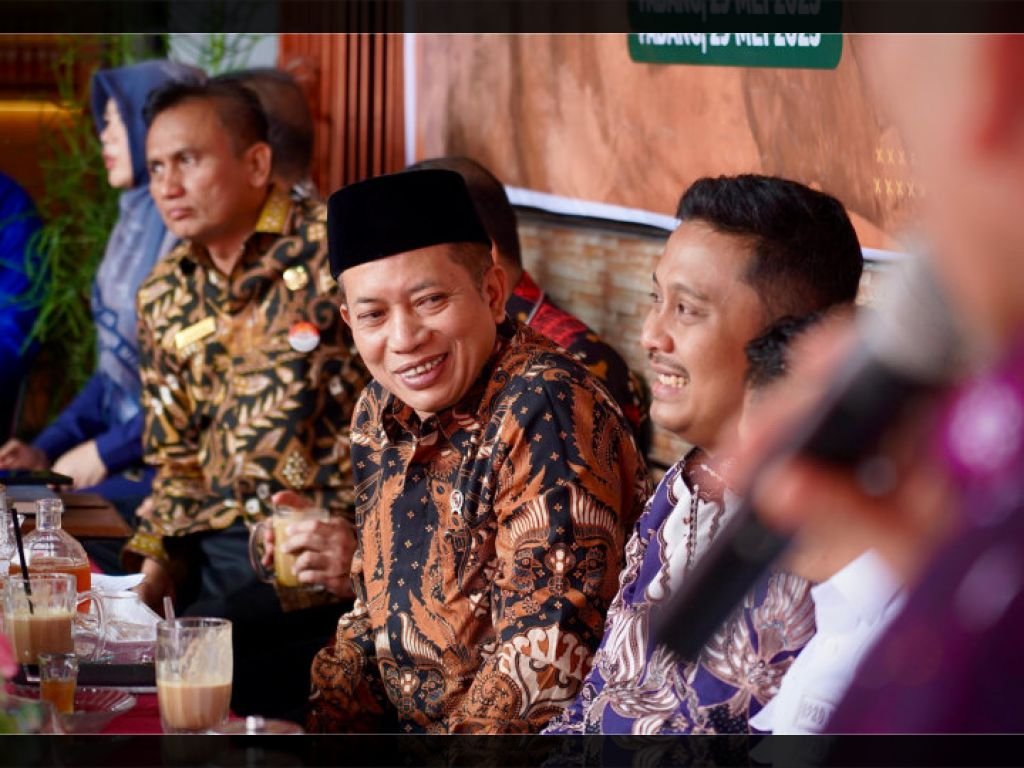 Wagub Sumbar Vasko Ruseimy Perkuat Jaringan Politik Nasional dalam Kunjungan Wamenkop Ferry JokoWagub Sumbar Vasko Ruseimy Perkuat Jaringan Politik Nasional dalam Kunjungan Wamenkop Ferry Joko