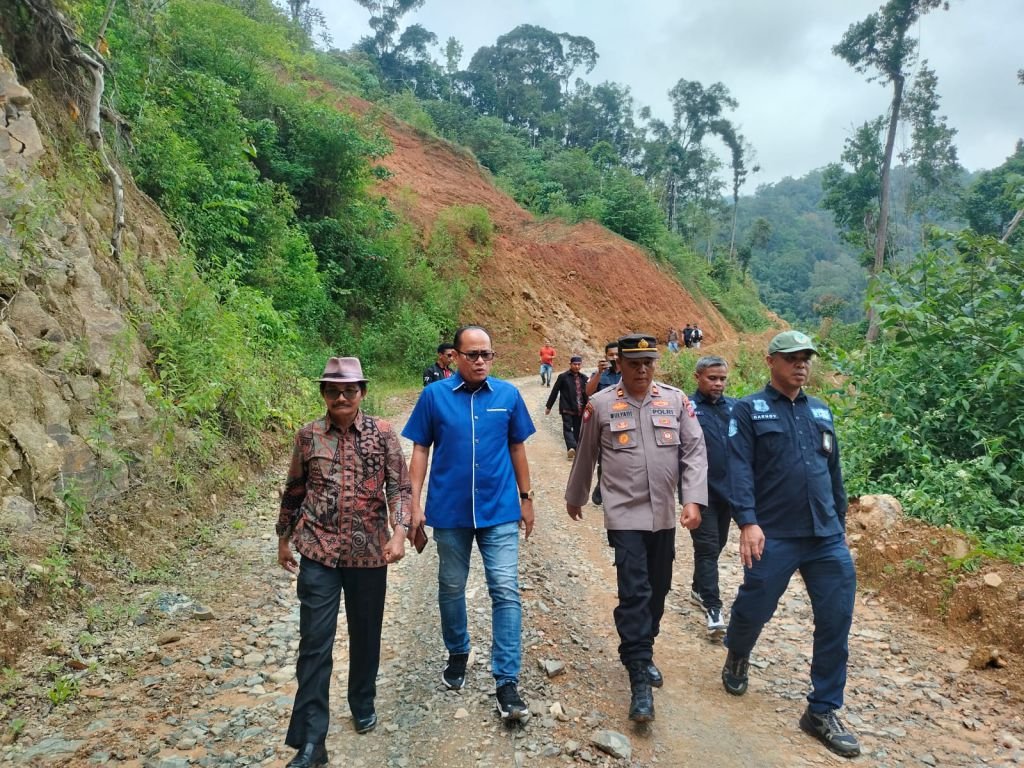 Susuri wilayah hutan