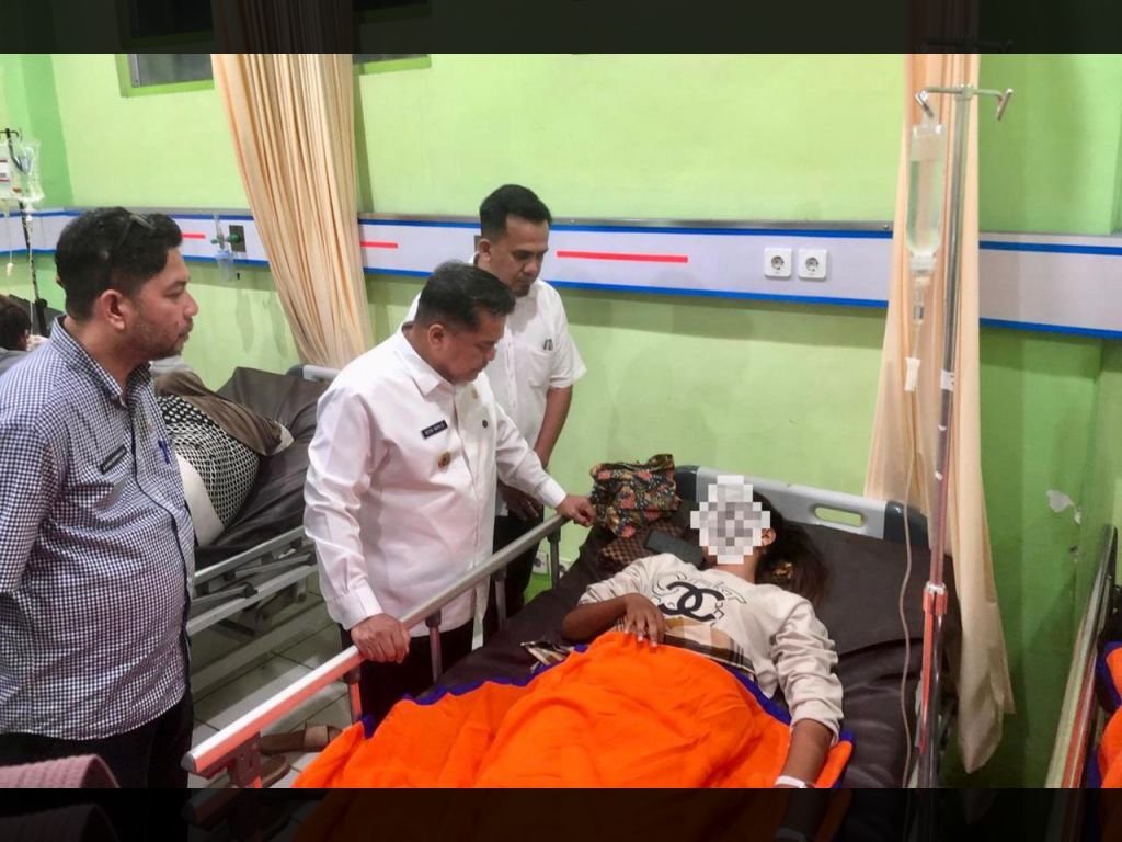 Agam Geger, Puluhan Murid Diduga Keracunan MBG Dilarikan ke Rumah Sakit