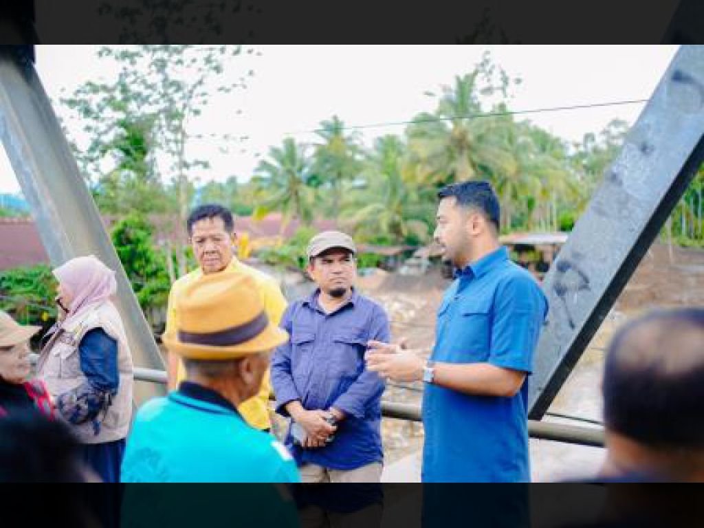 Disambut Luapan Batang Lembang, Wabup Candra Temani Zigo Rolanda Tinjau Proyek Pengendalian Banjir di Selayo