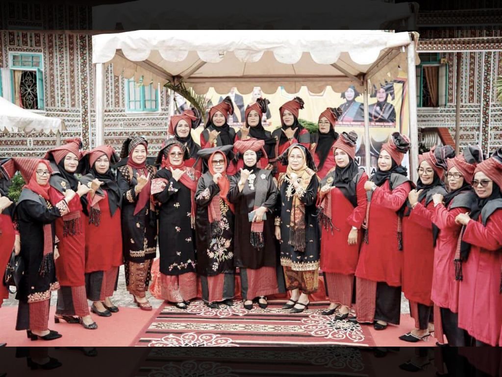 Bundo Kanduang se Sumbar Saciok Bak Ayam-Sadanciang Bak Basi dari Solok Selatan