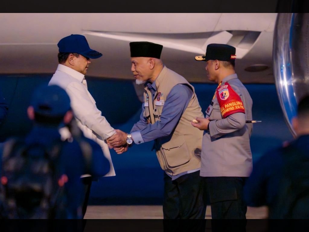 Disambut Gubernur Mahyeldi, Presiden Prabowo Kembali ke Padang Tinjau Penanganan Bencana Sumbar