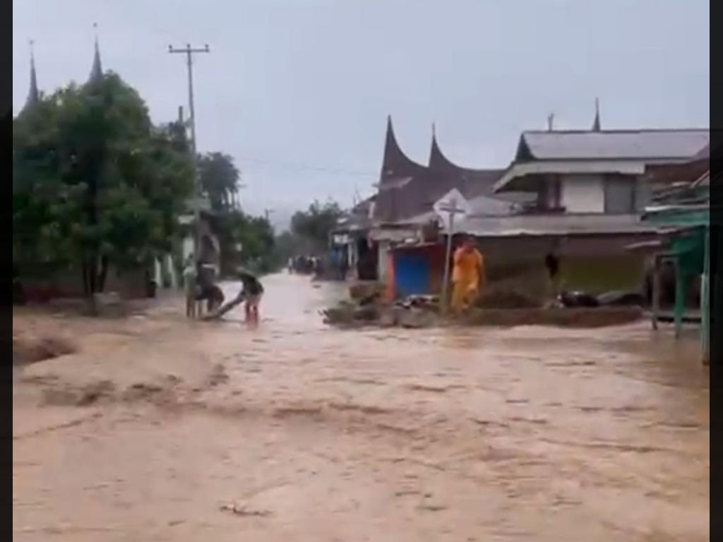 Muaro Pingai dan Saniangbaka Kembali Dilanda Banjir,  Wabup Candra Gercep Menyisir Lokasi Terdampak Bencana
