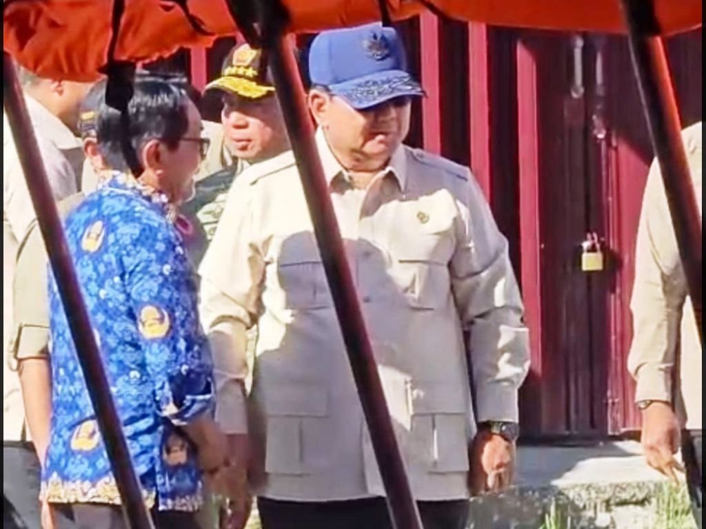 Presiden Prabowo Kunjungi Sumbar, Janji Bangun Kembali Infrastruktur dan Bantu Rumah yang Rusak Terdampak Bencana