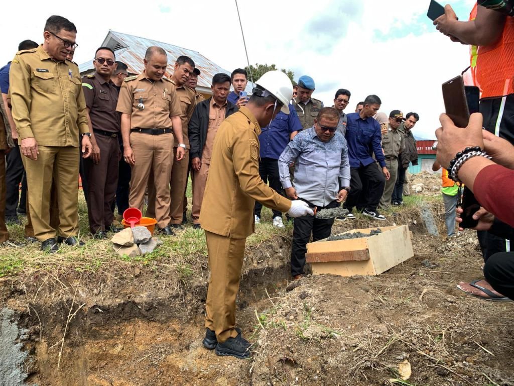 Gedung KDMP Alahan Panjang Dibangun, Bupati Solok Awali dengan Peletakkan Batu Pertama