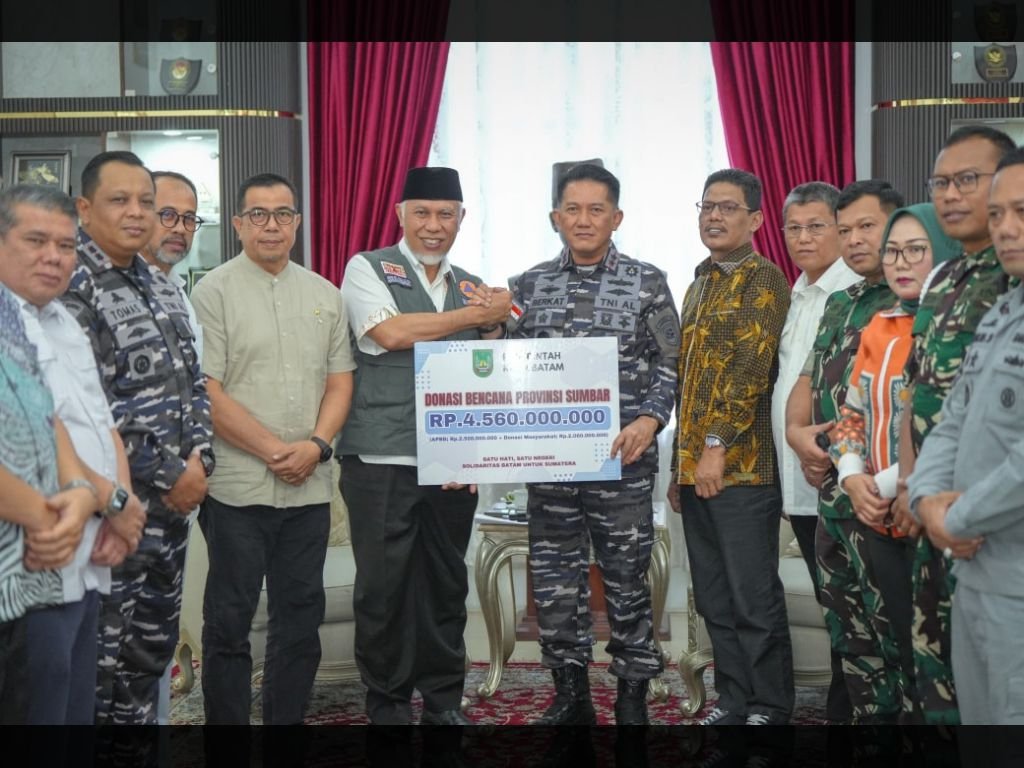 Bantuan Terus Mengalir ke Sumbar, Sekda Kota Batam Antarkan Donasi Rp4,56 Miliar Bagi Warga Terdampak Bencana