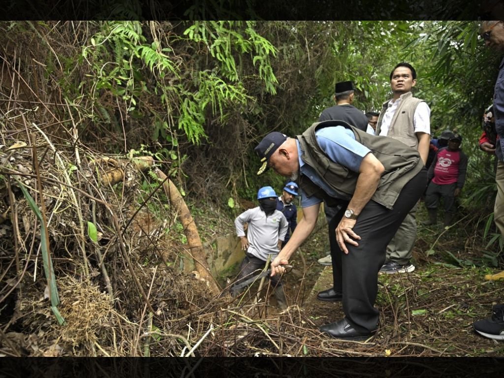 Saluran Irigasi  Banda Gadang Guguak Solok Dibersihkan, Gubernur Mahyeldi: Disiapkan Rp 2 Miliar untuk Pembenahan Permanen