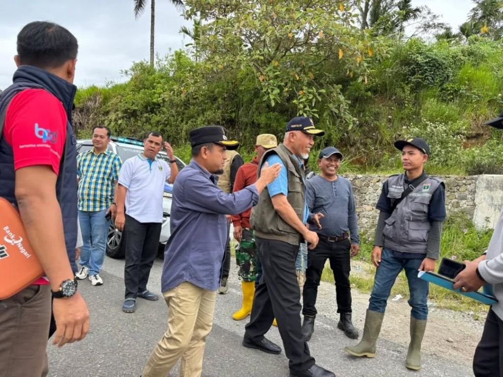 Jalan Provinsi Pintu Angin Amblas di Koto Gaek Guguak, Gubernur Sumbar Berikan Alternatif Jalur Pengganti