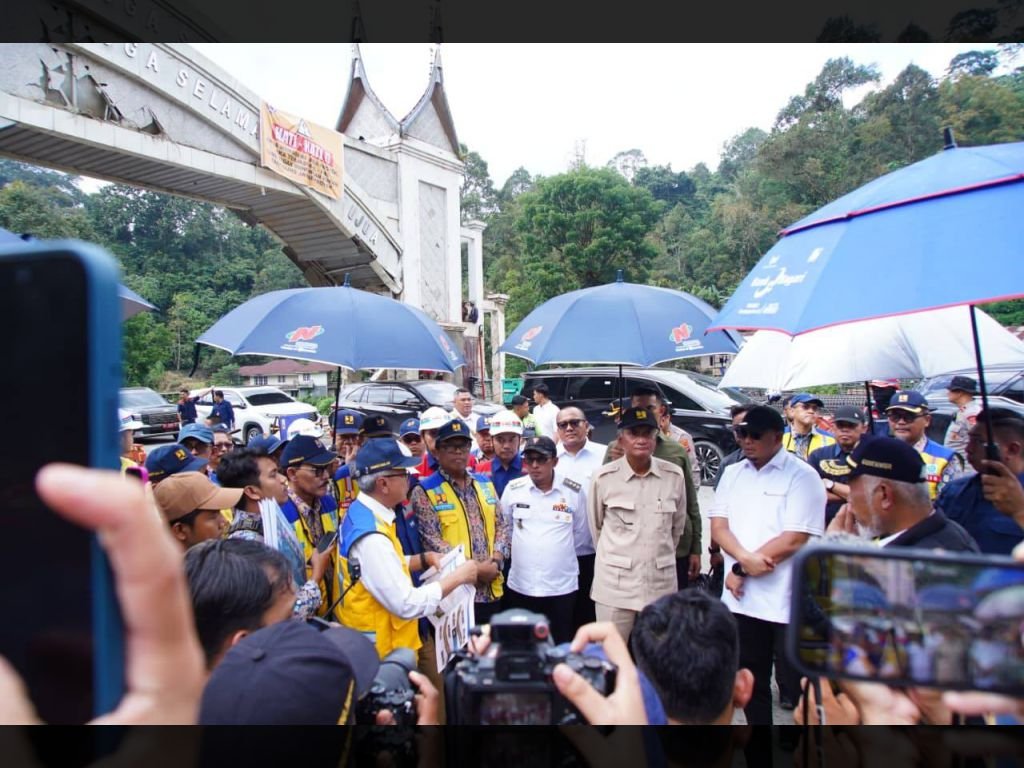 Menteri Dody Hanggodo Tinjau Perbaikan Jalan Lembah Anai, Targetkan Bulan Juli Selesai