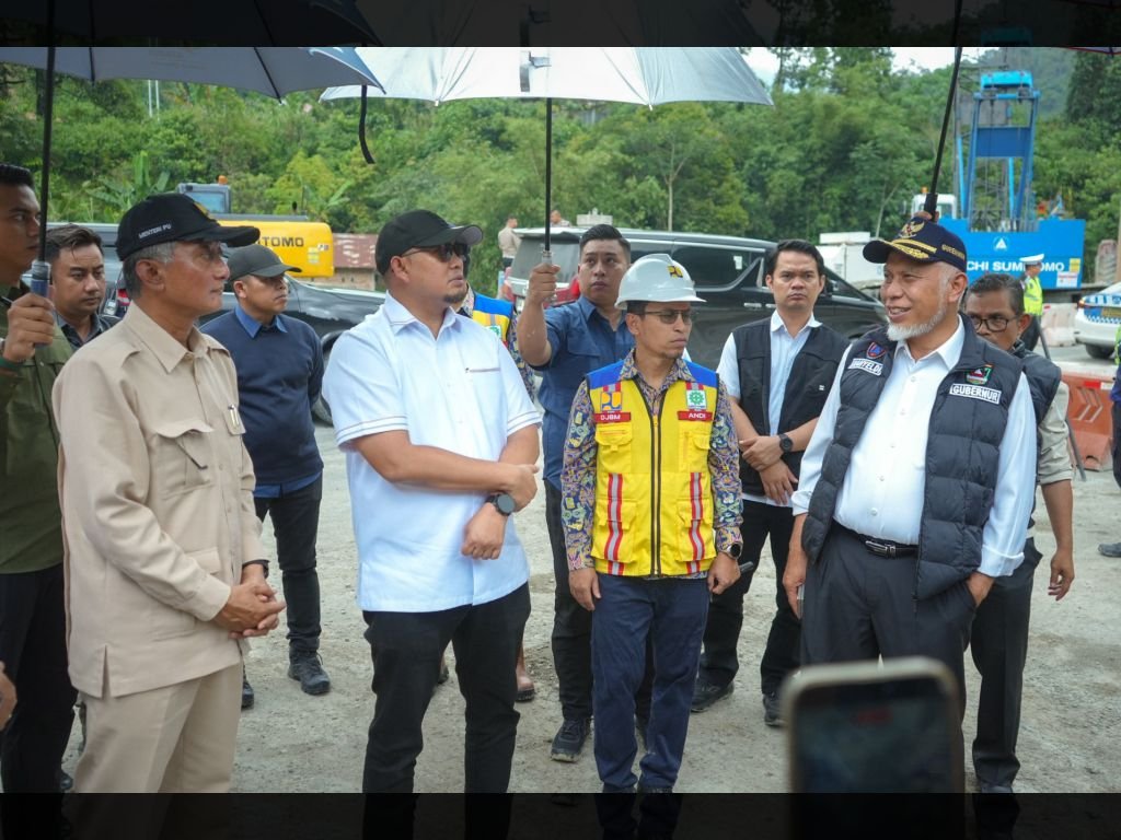 Menteri PU Tinjau Penanganan Ruas Jalan Malalak, Siapkan Jembatan Permanen dan Sabo Dam