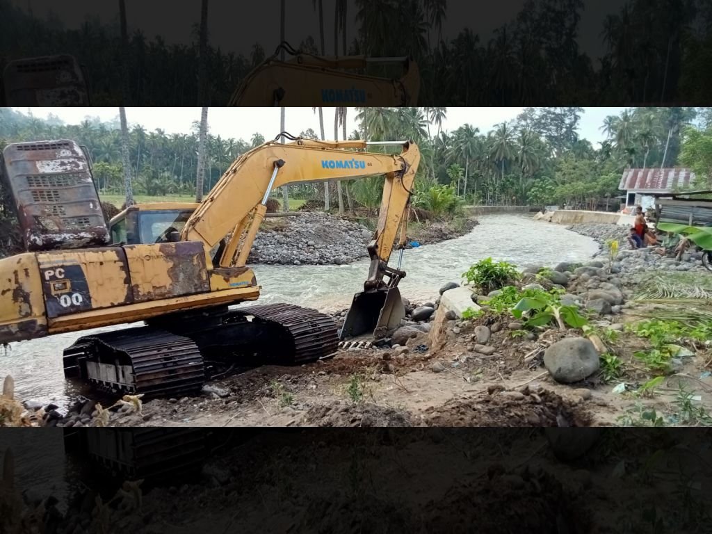 Siasati Dampak Banjir, Pendangkalan Aliran Sungai Sawah Pasie Koto Baru Dikeruk