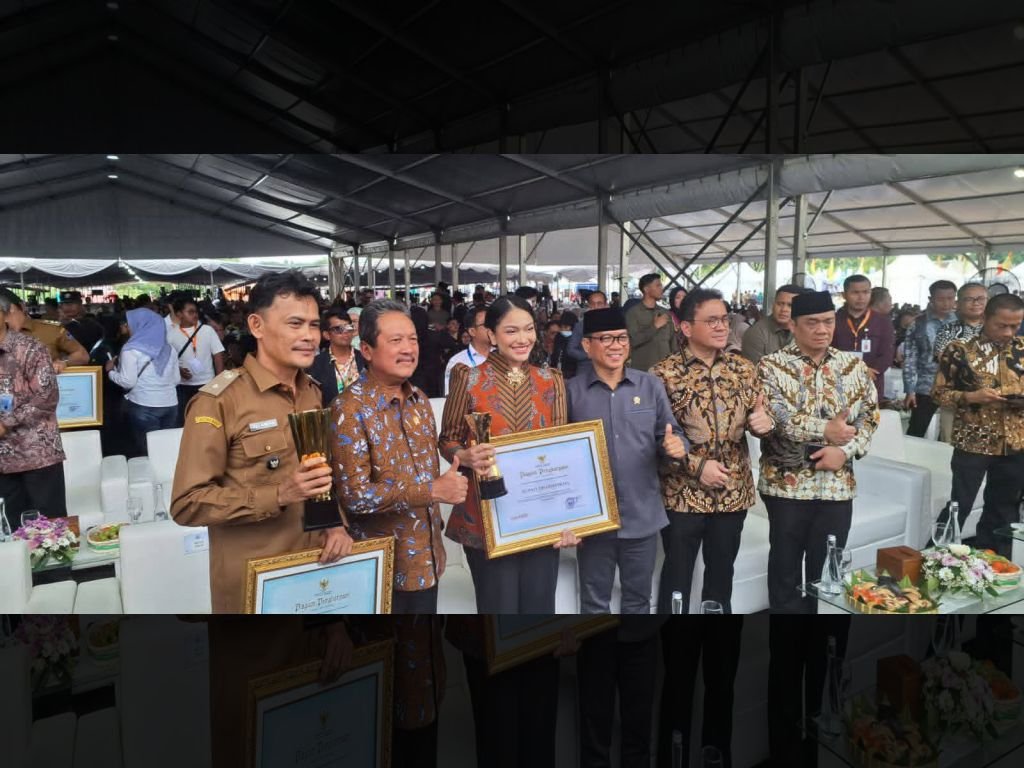 Bupati Annisa Melejit di Tingkat Nasional! Boyong Upakarya Wanua Nugraha, Gandeng Nagari Sungai Duo Juara 1 Tata Kelola Pemerintahan Desa