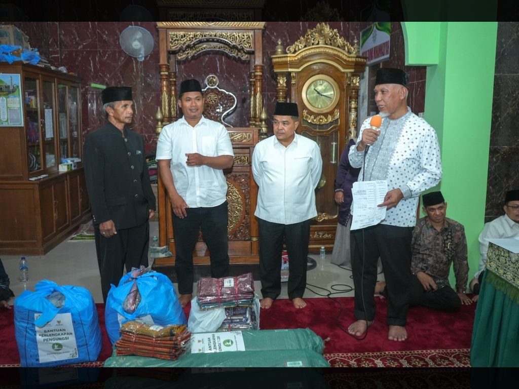 Prioritaskan Daerah Terdampak Bencana, Gubernur Mahyeldi Salurkan Bantuan Ramadan di Palembayan