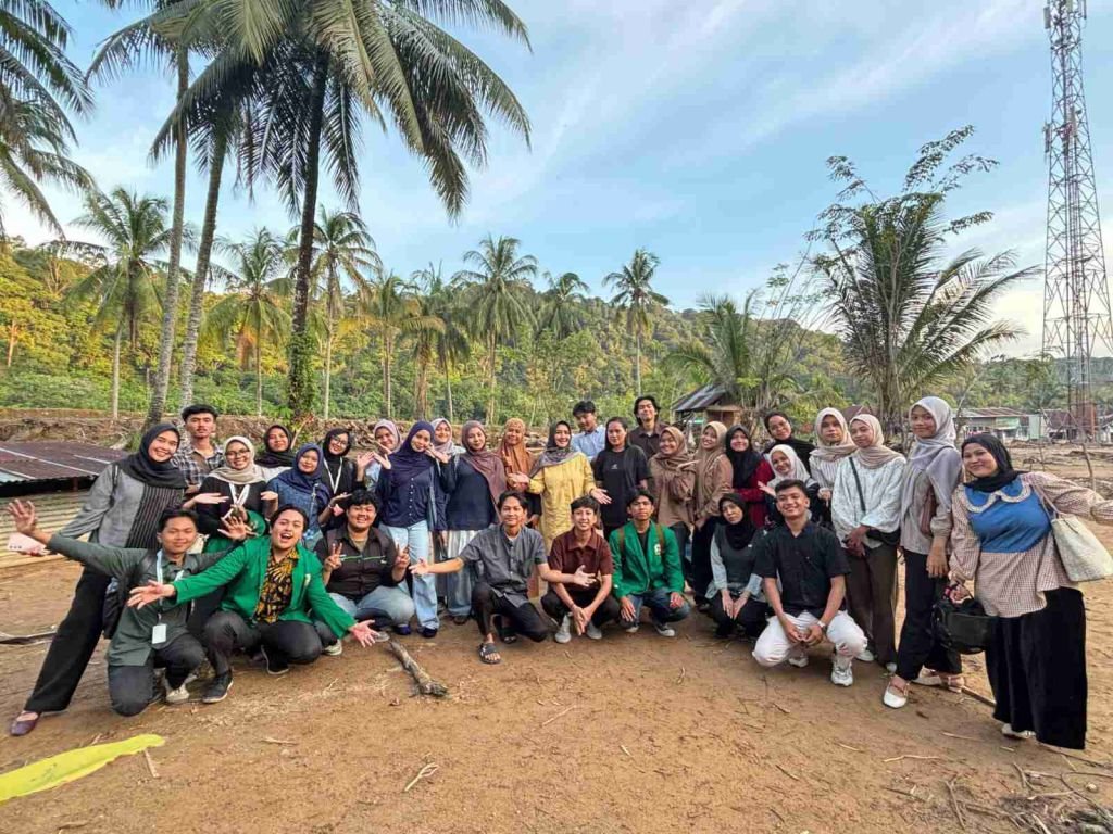 Mahasiswa UNAND Tinjau Lokasi Program Hidroponik Bersama Mitra di Lambung Bukit