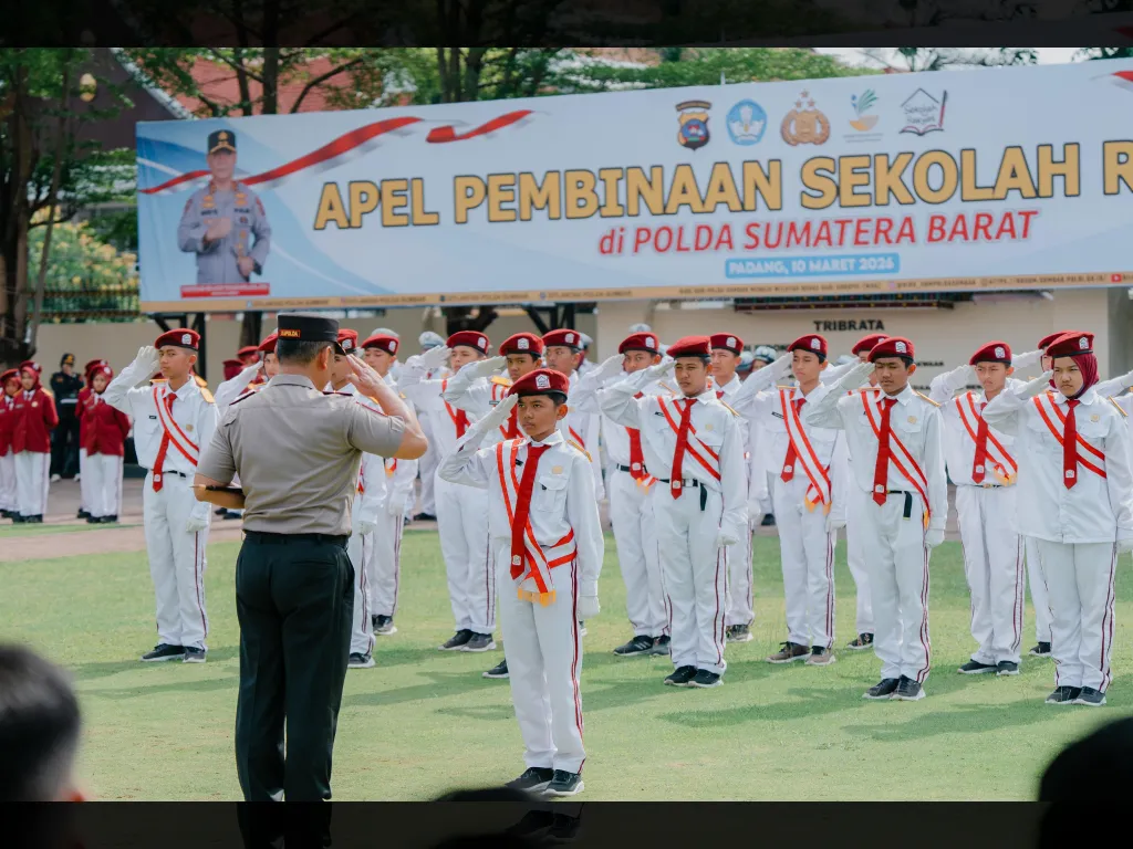 Apel Pasukan Siswa Sekolah Rakyat di Mapolda Sumbar