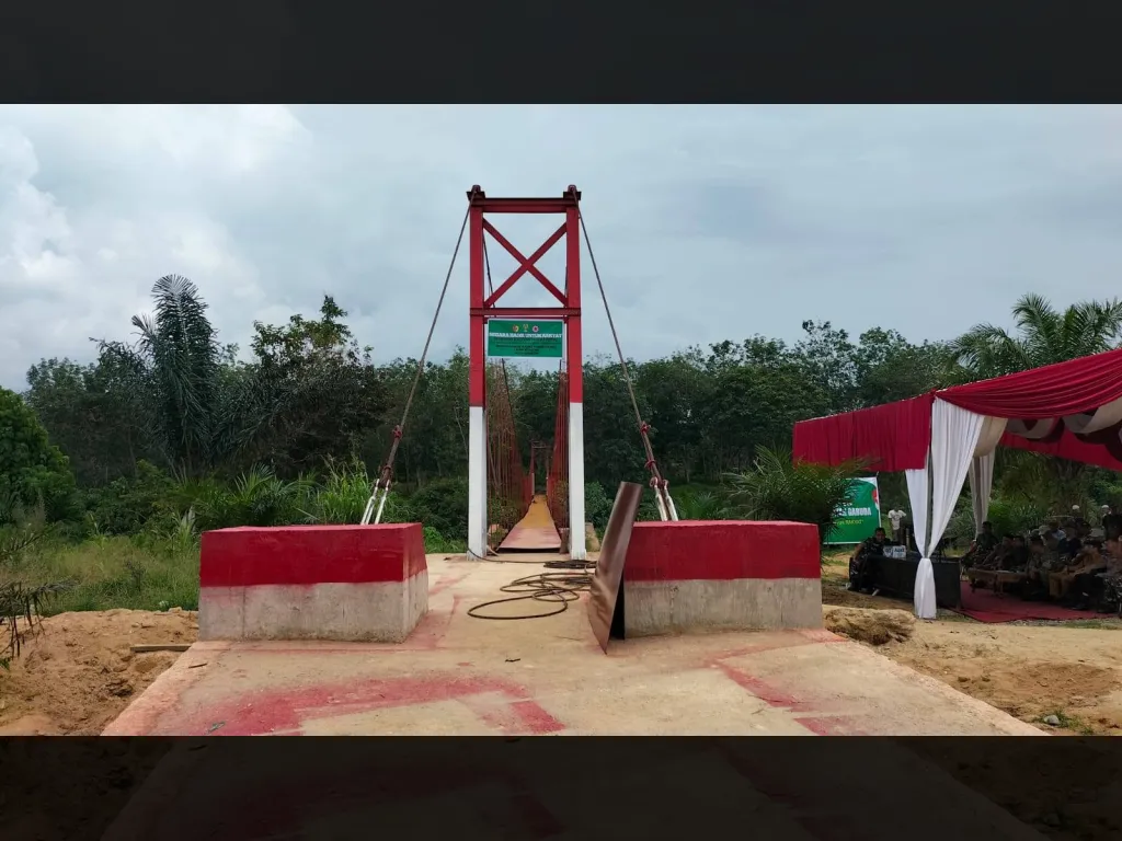 Jembatan Gantung Lubuk Botung  Diresmikan, Mobilitas  Masyarakat Ampang Kuranji Dharmasraya Lancar
