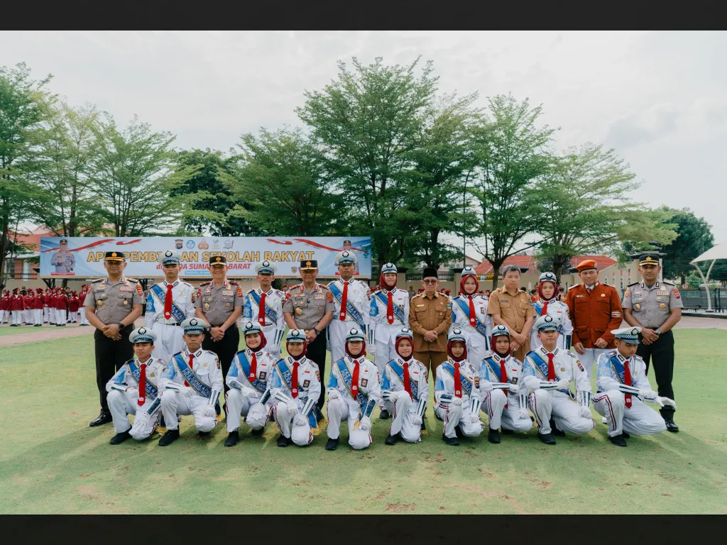 Suasana peluncuran program pembinaan Sekolah Rakyat