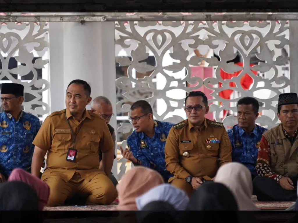 Penyerahan bantuan Presiden kepada warga terdampak bencana