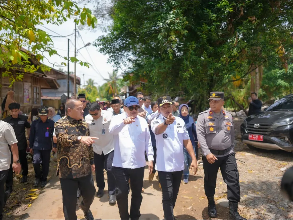 Lakukan Ground Breaking Jembatan Gantung Saniangbaka, Wamen Otto Hasibuan Disambut Hangat Bupati Solok}