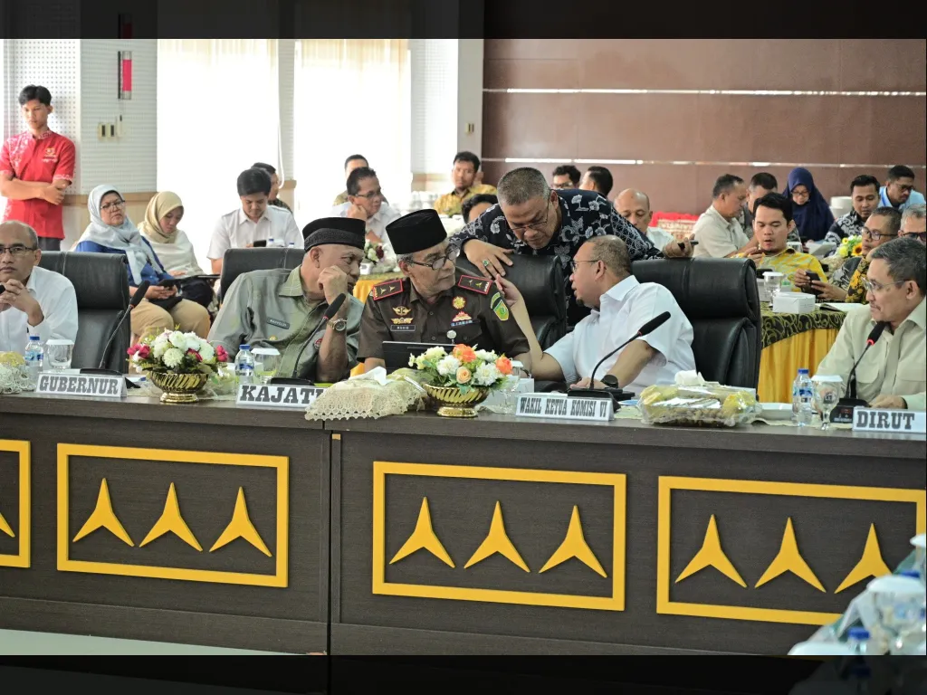 Suasana rapat percepatan pembangunan ruas tol Sicincin-Bukittinggi di kantor Kejati Sumbar