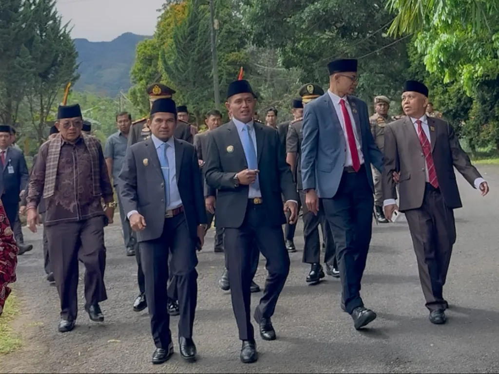 Bupati, Wakil Bupati dan Ketua DPRD hadiri sidang Paripurna peringatan Hari Jadi Kabupaten Solok