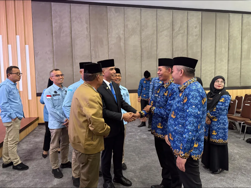 Pelantikan di Pemkab Solok: Lama Menunggu, Romi Hendrawan Dipercaya Sebagai Kadis Ducapil, M Djoni 