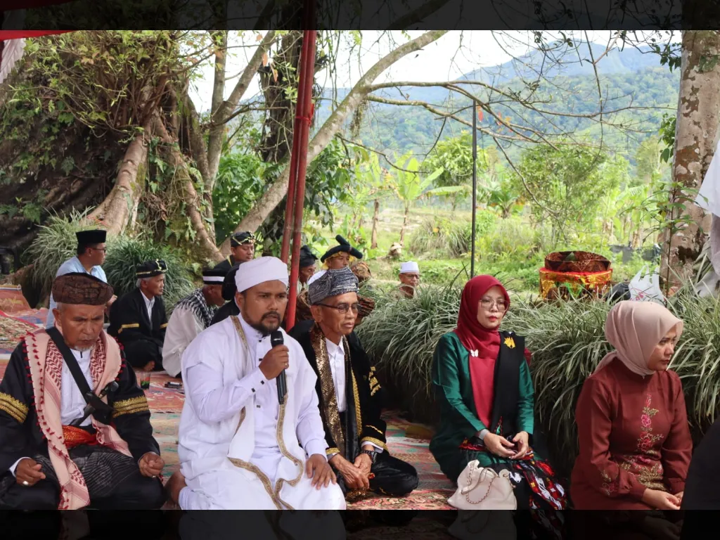 Tradisi adat Plakat Panjang turun kesawah nagari  Surian