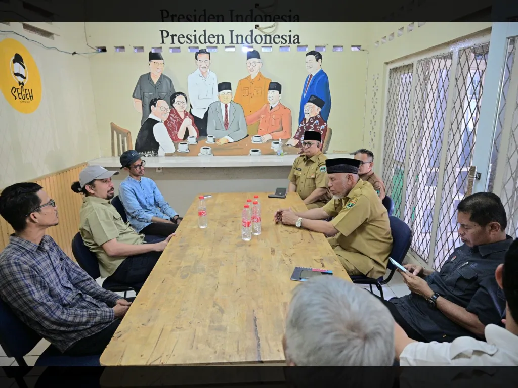 Pertemuan dengan awak media