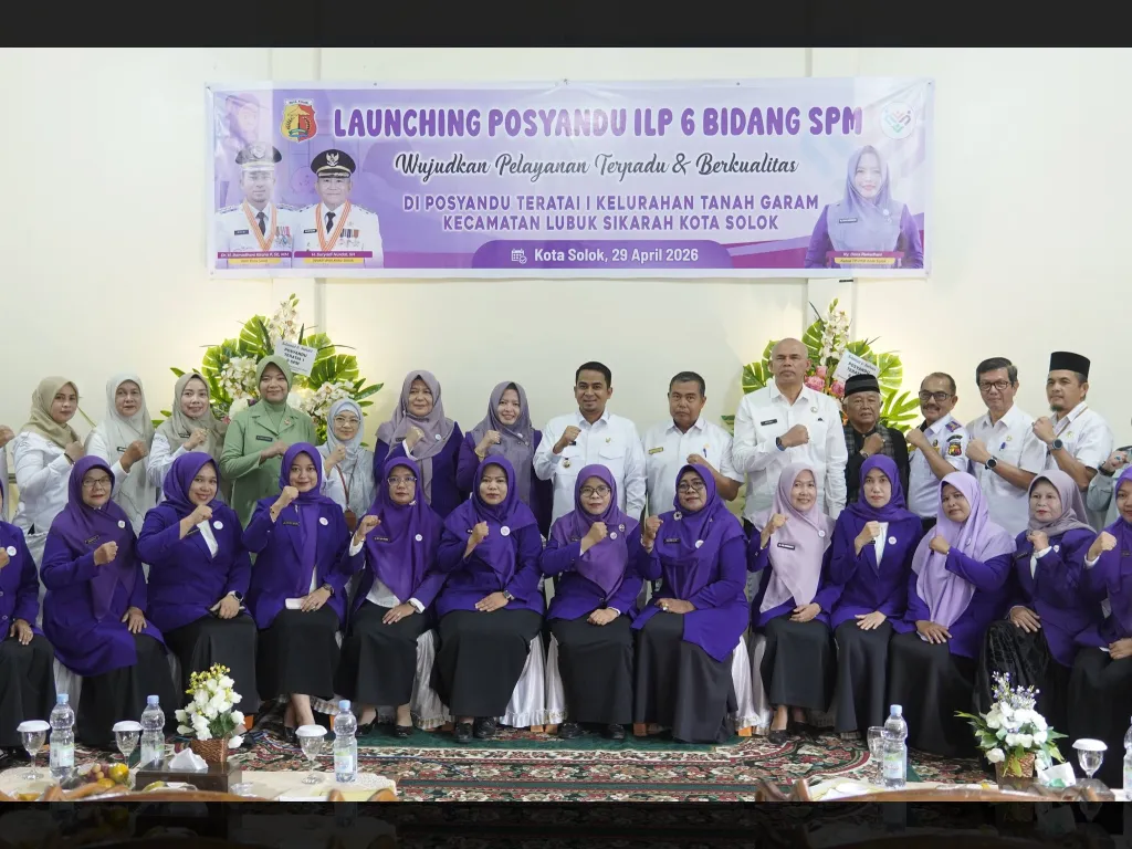 Selepas launching Posuandu, Walikota Ra,adhani bersama TP Posyandu kota Solok