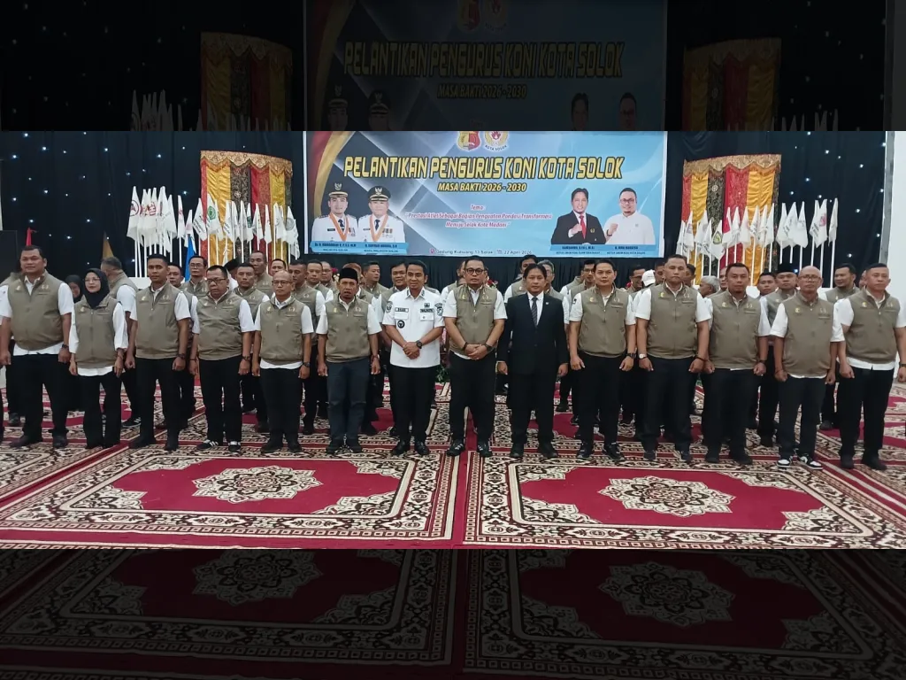 Pengurus KONI foto bersama dengan Walikota Solok