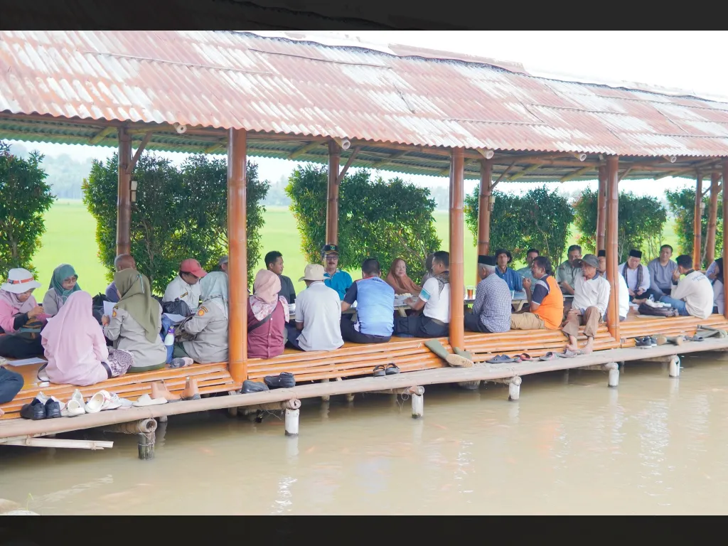 Temu ramah dengan petani di Sawah Solok