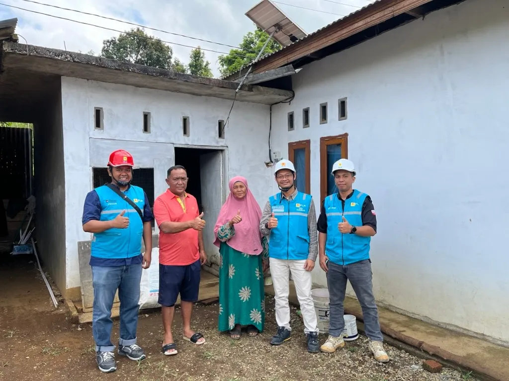 PLN Nyalakan Listrik di Pelosok Tanah Datar, 15 KK Tanjung Modang Akhirnya Nikmati Terang}