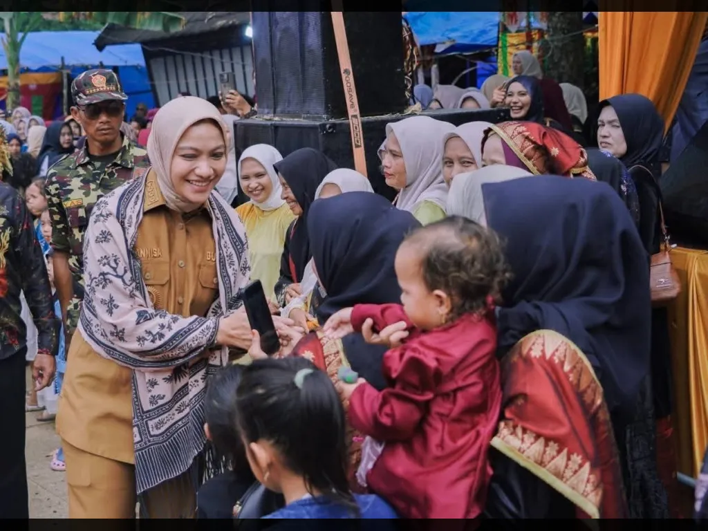 Bupati Dharmasraya Annisa Suci Ramadhani  perhatian khusus kepada ibu hamil