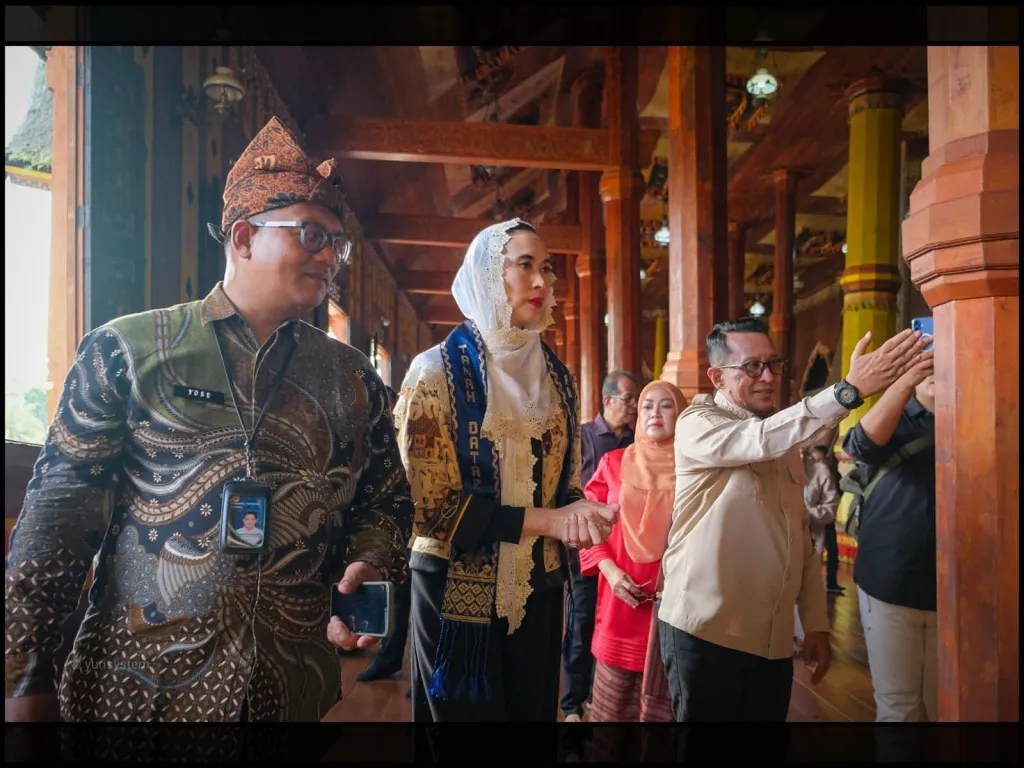  Sisir Kawasan Istano Basa Pagaruyung, Menteri Pariwisata Takjub dengan Historis dan Nilai Budaya Tanah Datar}