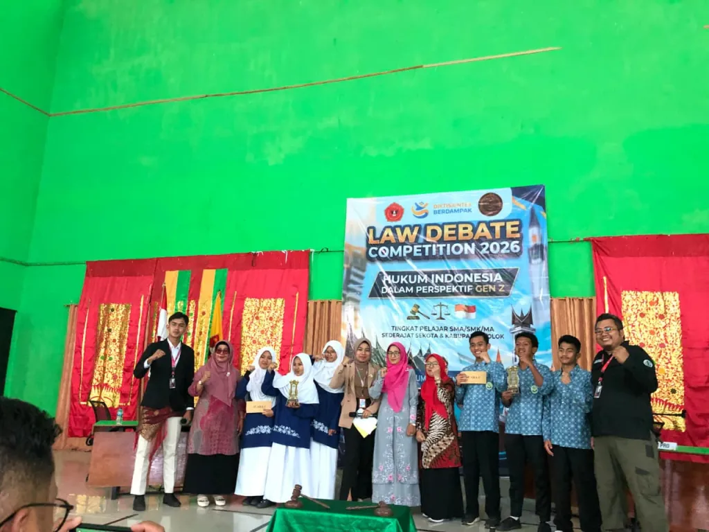 MAN 1 Solok dan Pesantren Al Madinah Juara Law Debate Competition 2026 Walikota Solok Terkesima!