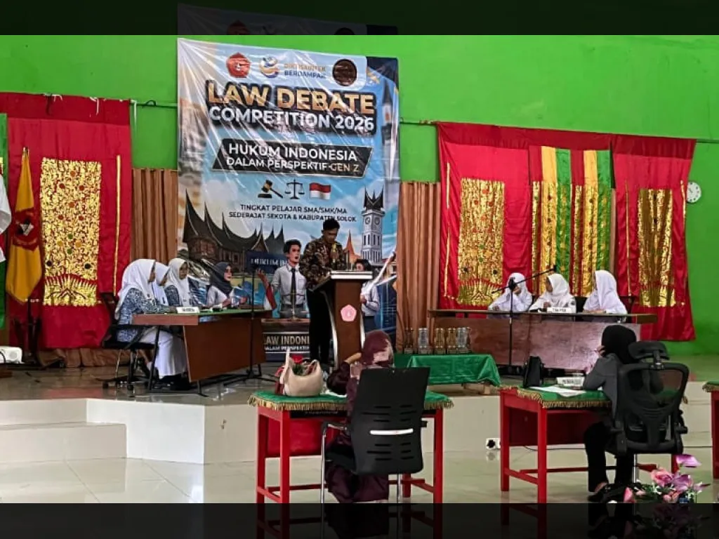 Peserta debat hukum antar pelajar SMA/MA tengah berlangsung  di  SKB Kota Solok