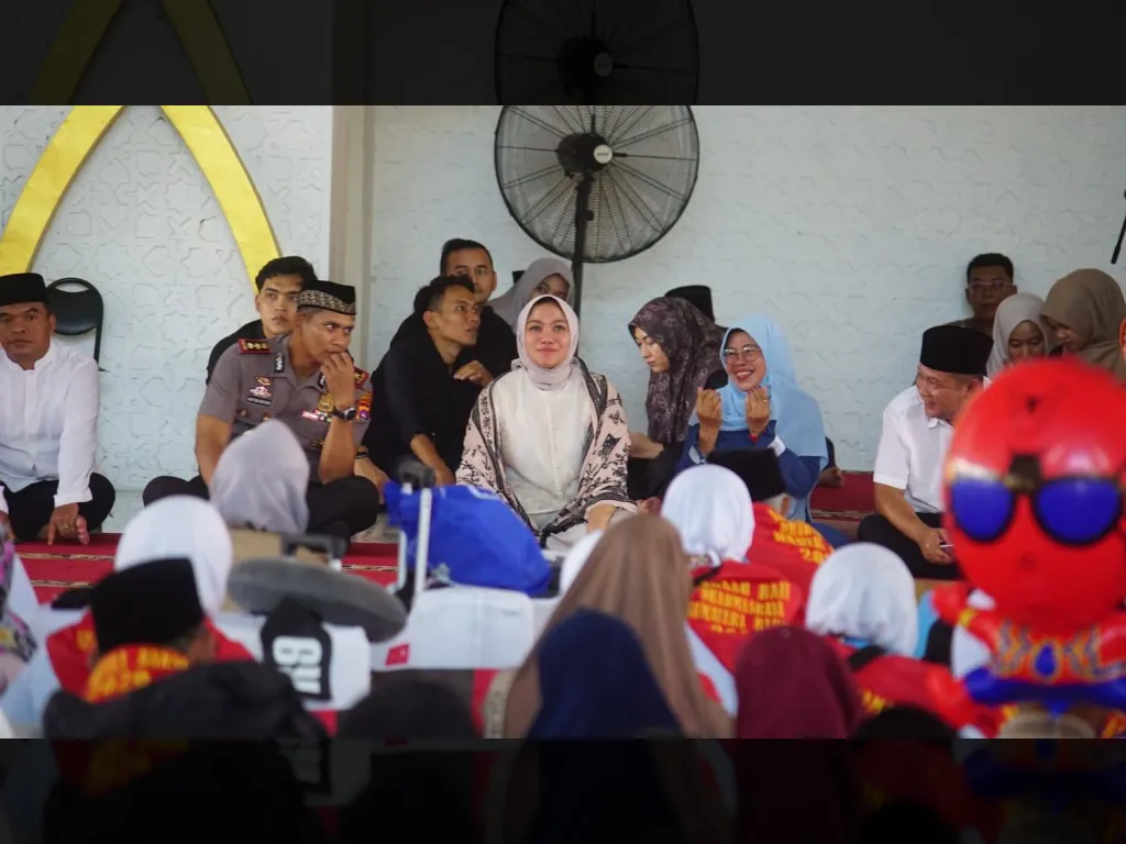 Bupati Annisa lepas jemaah haji ke tanah Suci