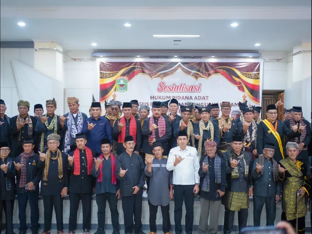 Foto bersama Pengurus LKAAM Kabupaten Solok periode 2024-2029