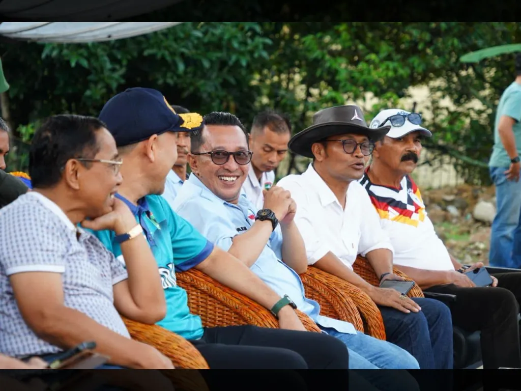 Ketum PBVSI Sumbar Eka Putra bersama anggota DPRD Agus Sahdeman