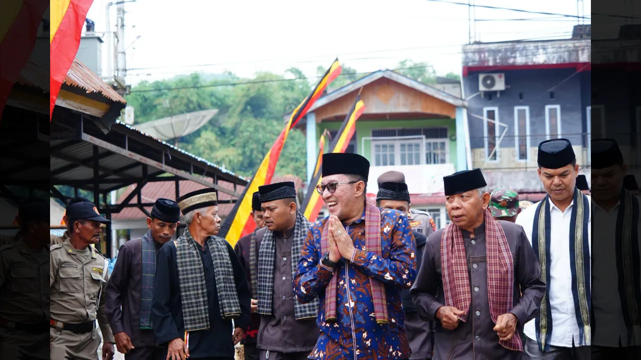 Bupati Tanah Datar Eka Putra ketika hadir di nagari Pangian