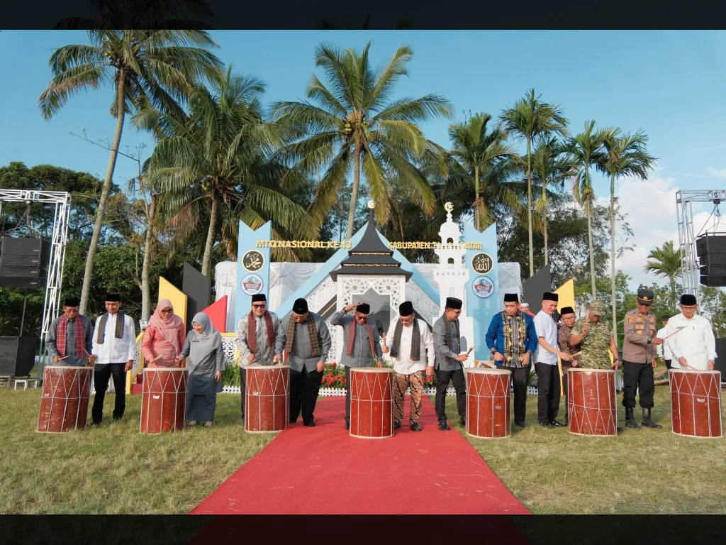 Suasana pembukaan MTQ Tanah Datar dengan pemukulan gendang
