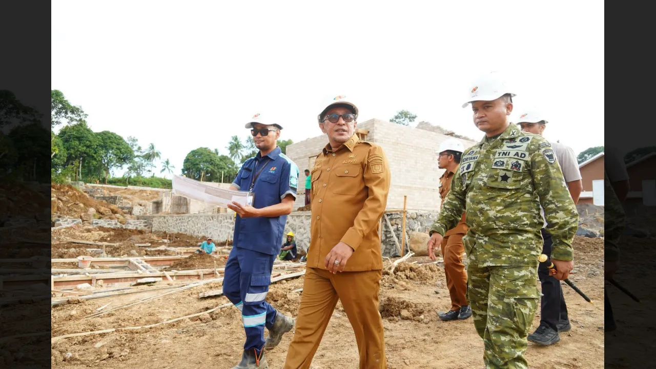 Bupati dan Dandim Tanah Datar meninjau lokasi Huntap di Rambatan