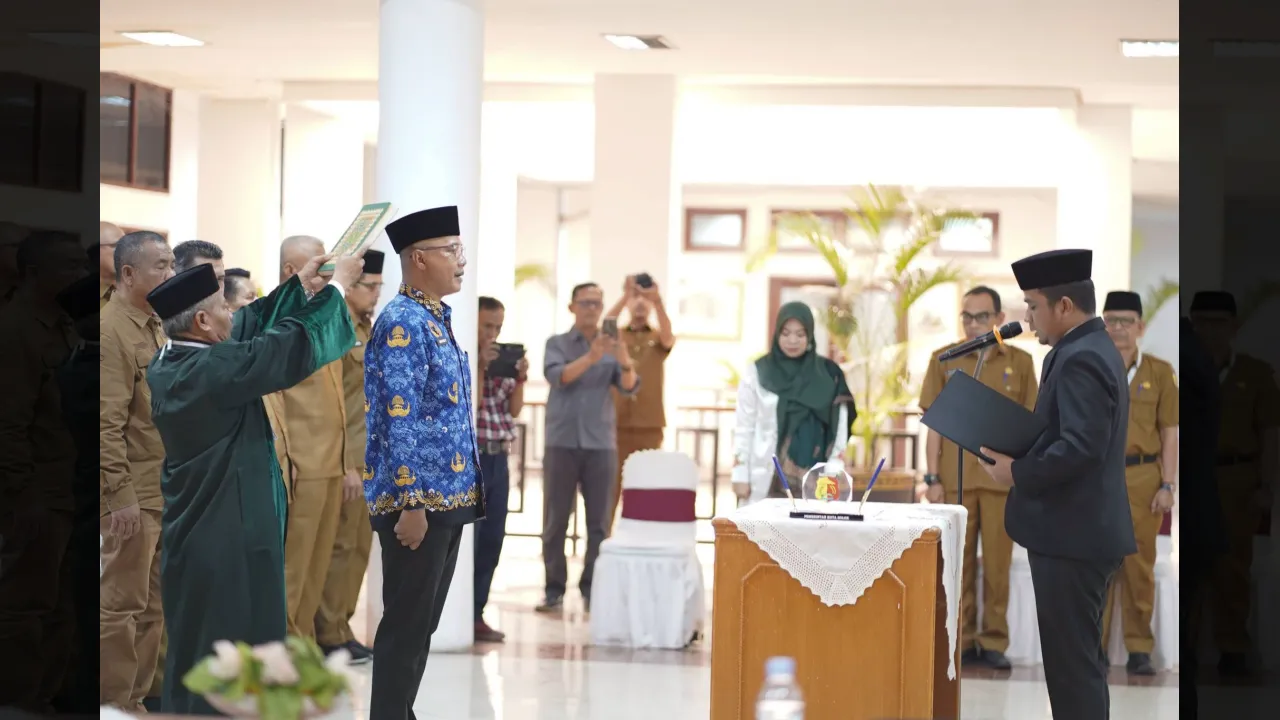 Prosesi pengambilan sumpah jabatan Ricky Carnova