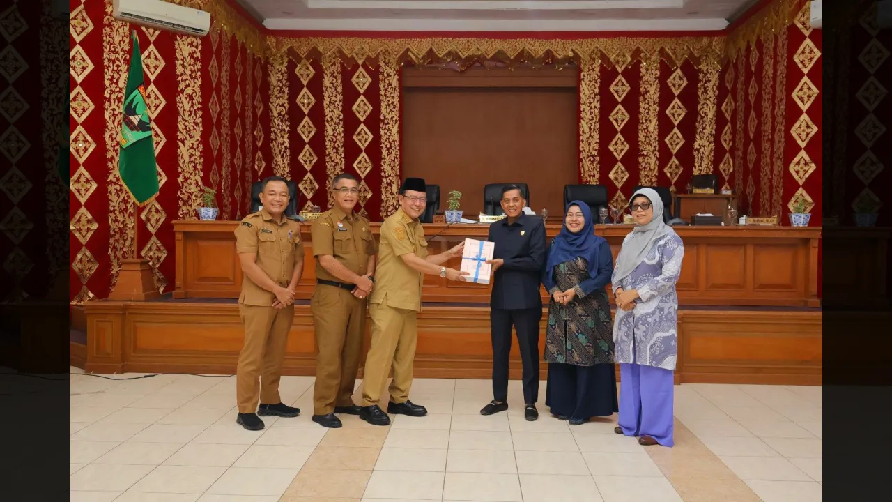 Penyerahan rancangan APBD Perubahan kepada Pimpinan DPRD Payakumbuh