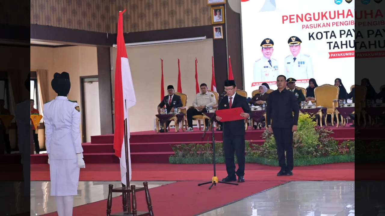 Siap kibarkan bendera merah putih, Paskibraka Payakumbuh dikukuhkan Walikota Zulmaeta