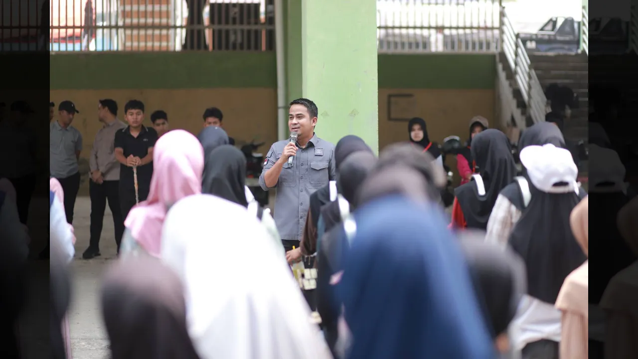 Walikota  Ramadhani Kirana Putra sampaikan pesan dan harapan kepada anggota Drum Band  Pelajar Kota Solok