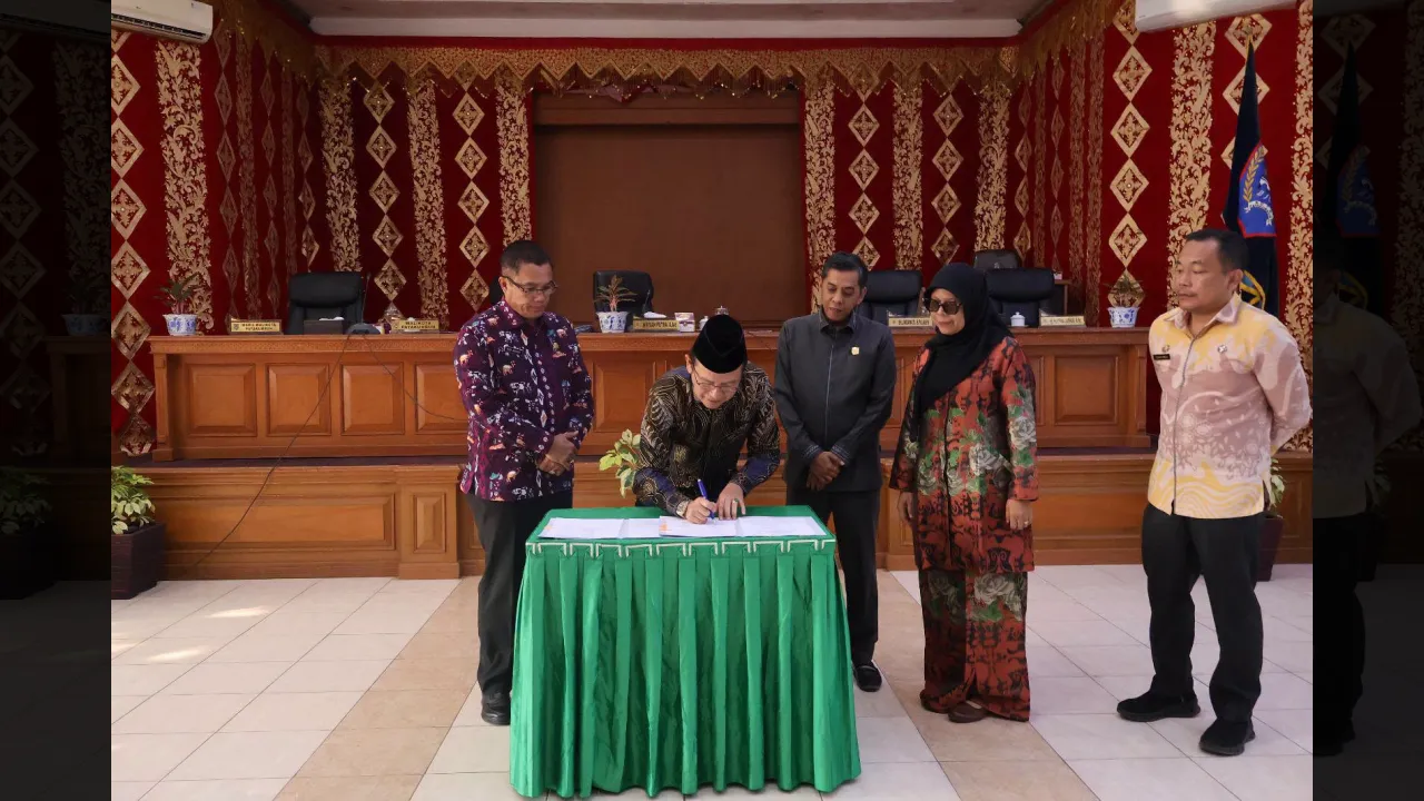 Walikota Zulmaeta teken persetujuan APBD Perubahan 2026