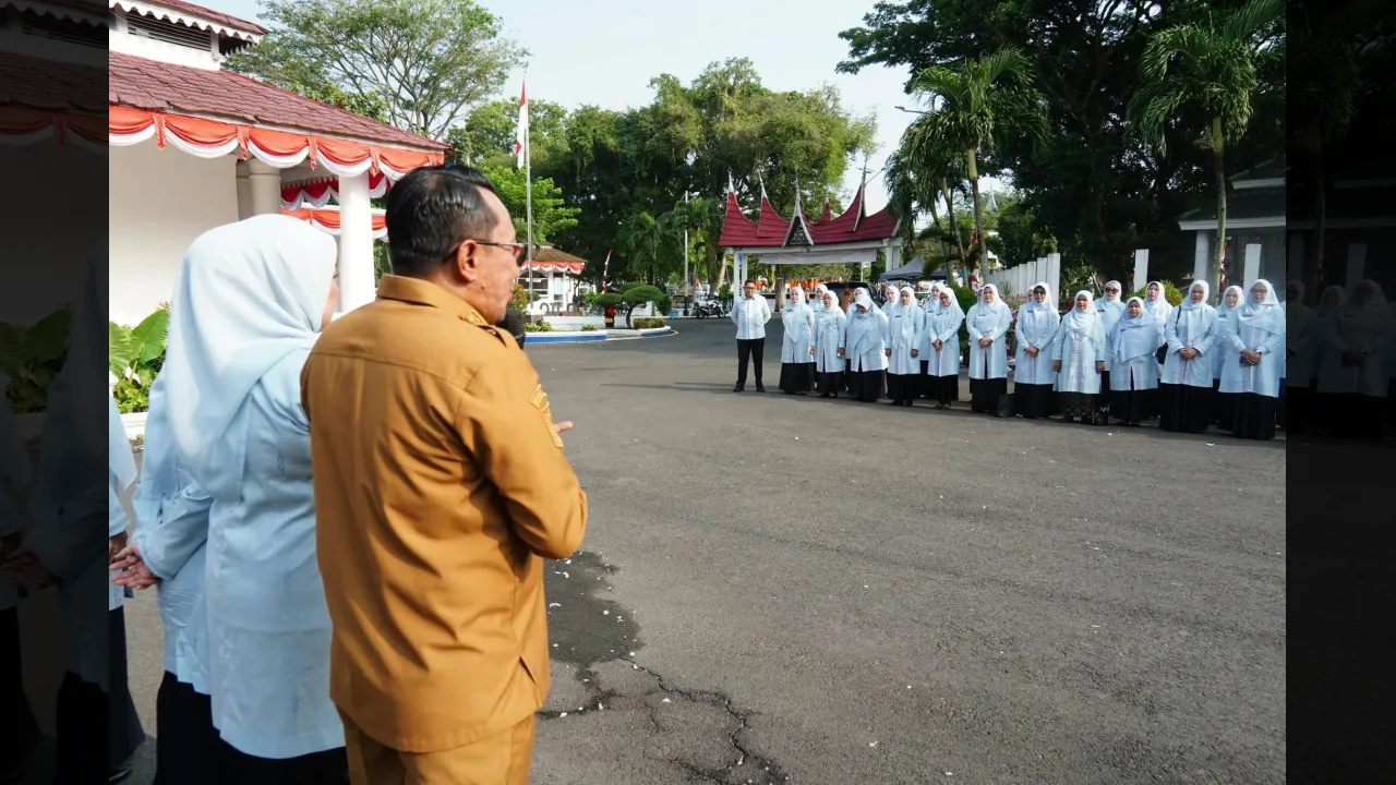 Bupati Eka Putra semangati kontingen Jambore PKK Tanah Datar