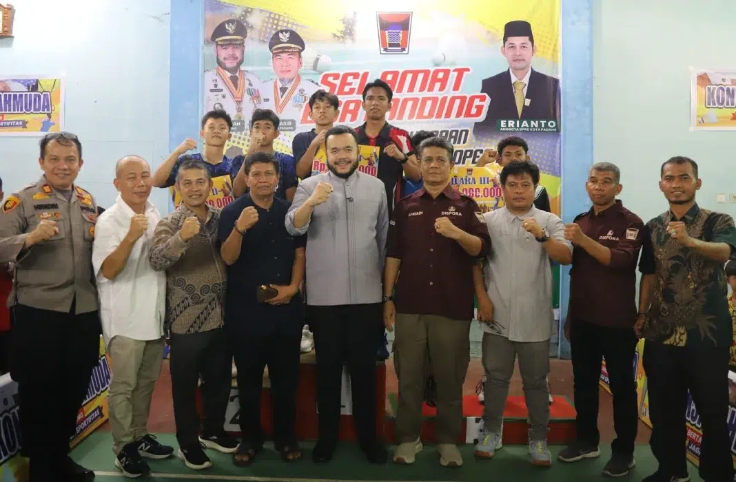 Turnamen Bulutangkis Padang 2025 Sukses, Wali Kota Fadly Amran Dukung Talenta Muda